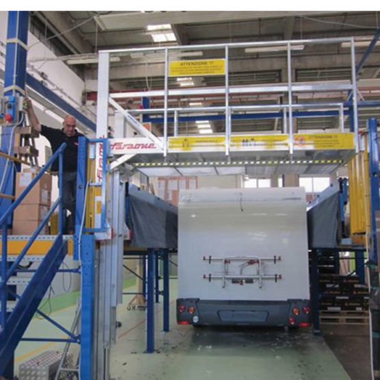 Special equipment for vehicle lorries maintenance./ 57.82.18