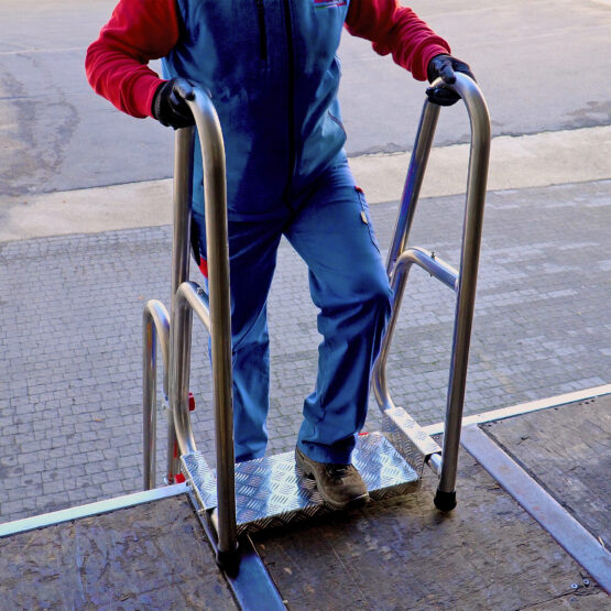 Folding_truck_ladder_SCR